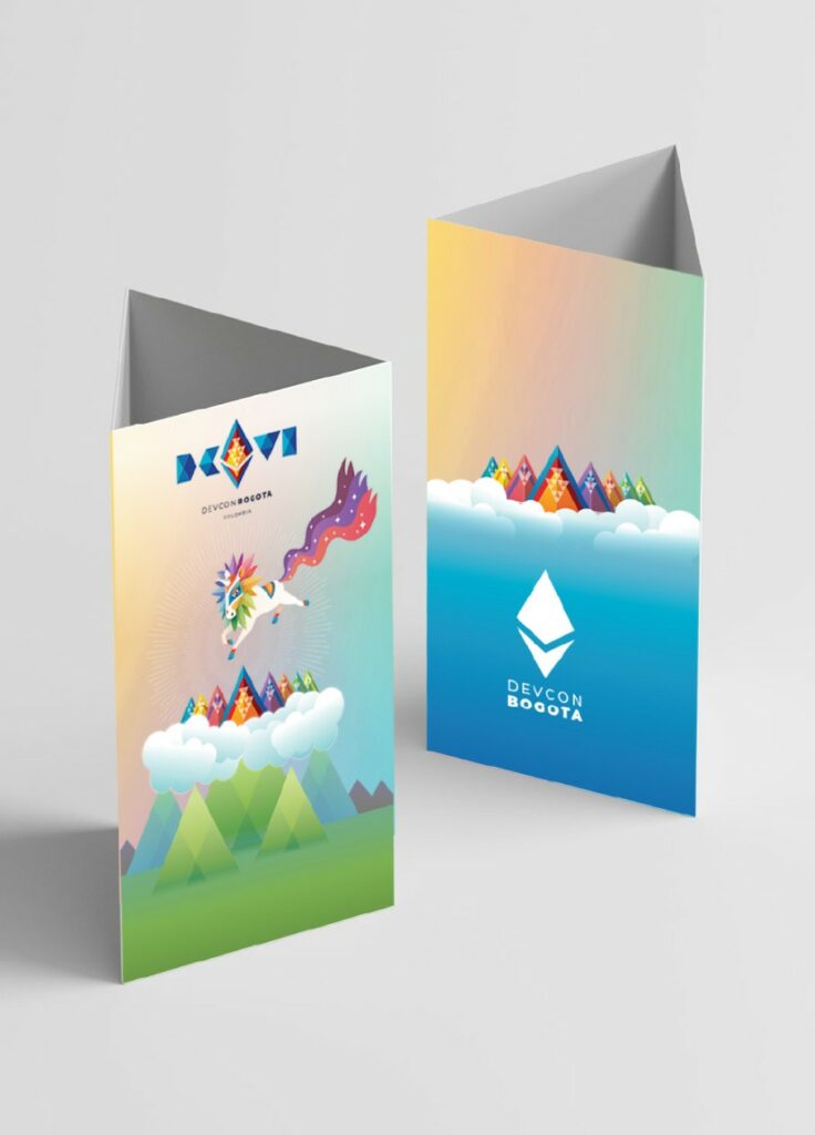 Dos folletos trípticos con ilustraciones de montañas, nubes y los logotipos de Devcon y Ethereum