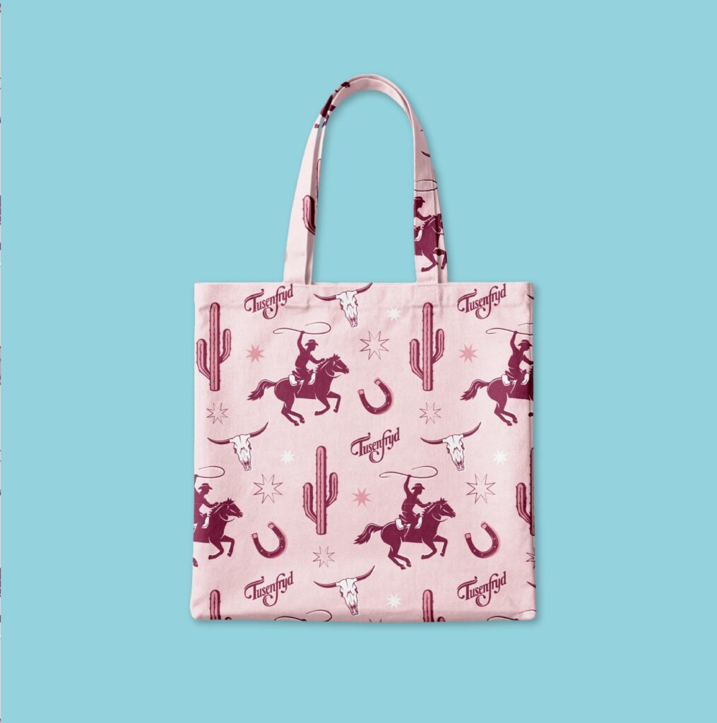 Bolsa de tela rosa con un patrón de caballos
